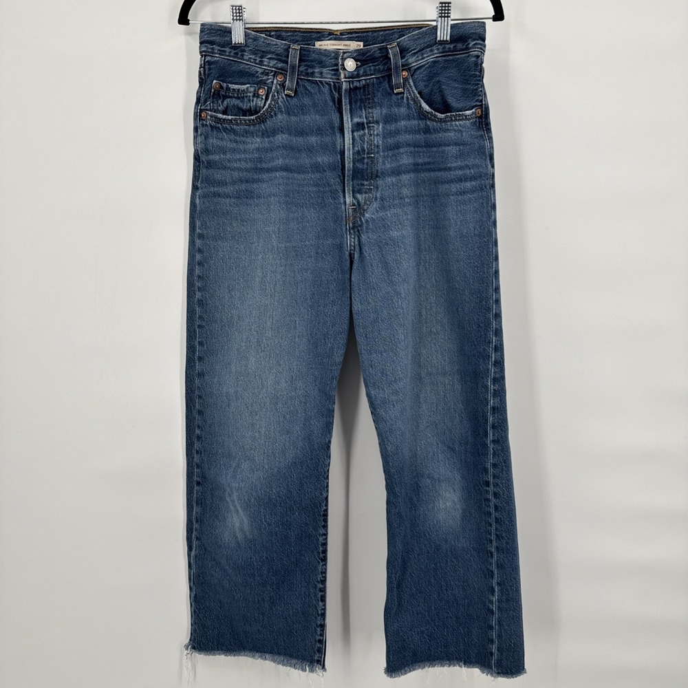 Levi's Women's Cropped Straight Leg Jeans in Medium Blue
